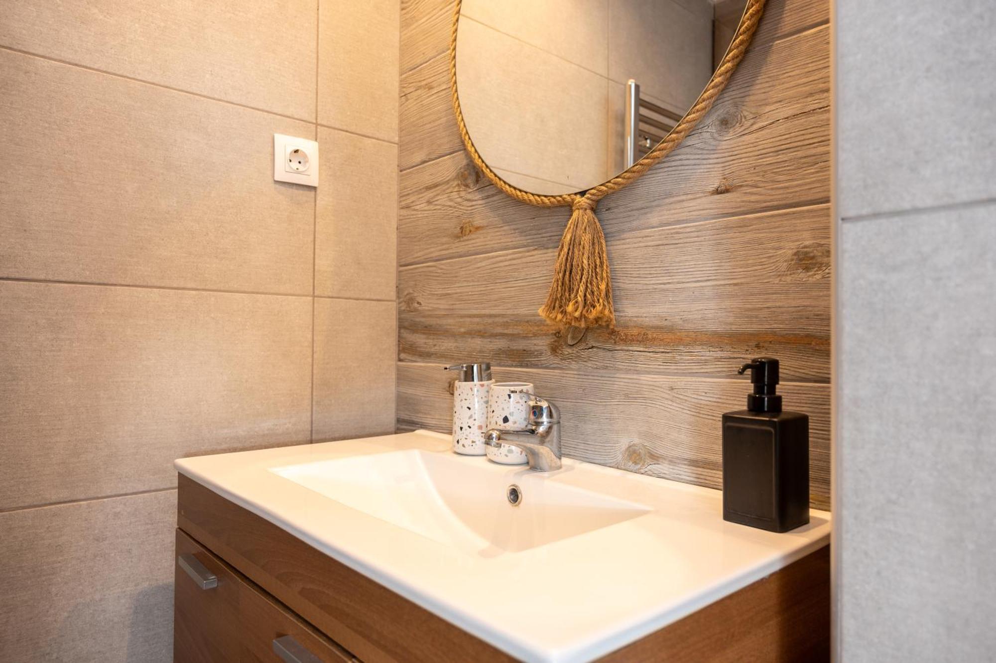 Niso Thessaloniki Hospitality Apartments Bagian luar foto